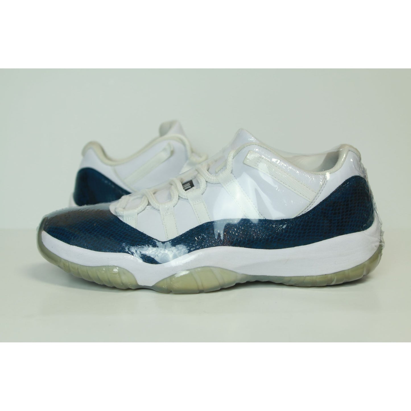 AJ11 SNAKESKIN LOW USED 11.5M