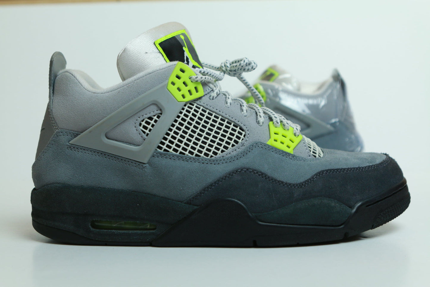 AJ4 NEON USED SIZE 12M